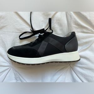 NWOT Piper Munro Black Sneakers with Arch Support